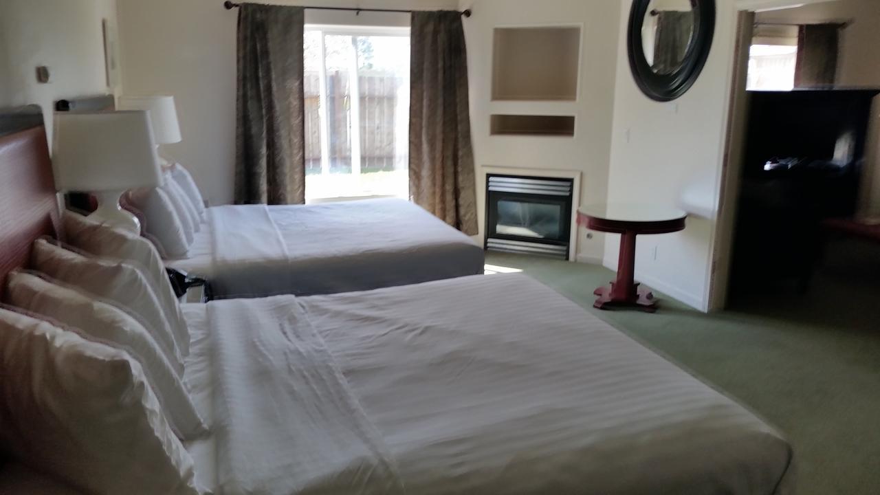 פרנדייל Orca Inn Suites מראה חיצוני תמונה