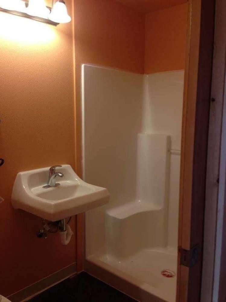פרנדייל Orca Inn Suites מראה חיצוני תמונה